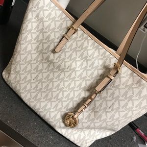 Michael kors jet set tote